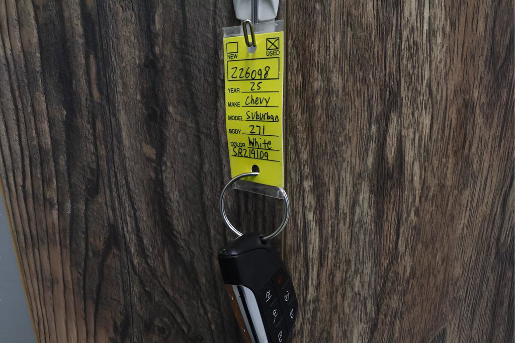 Used 2025 Chevrolet Suburban Z71 image 34