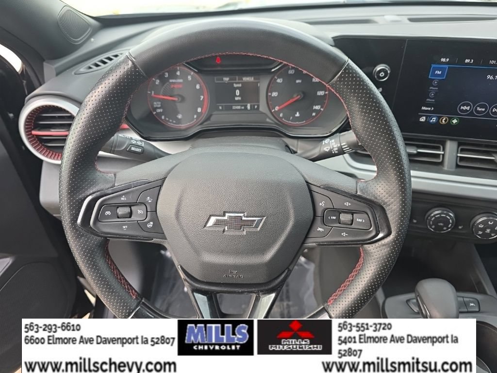 Used 2025 Chevrolet Trax RS w/ Sunroof Package FWD image 9
