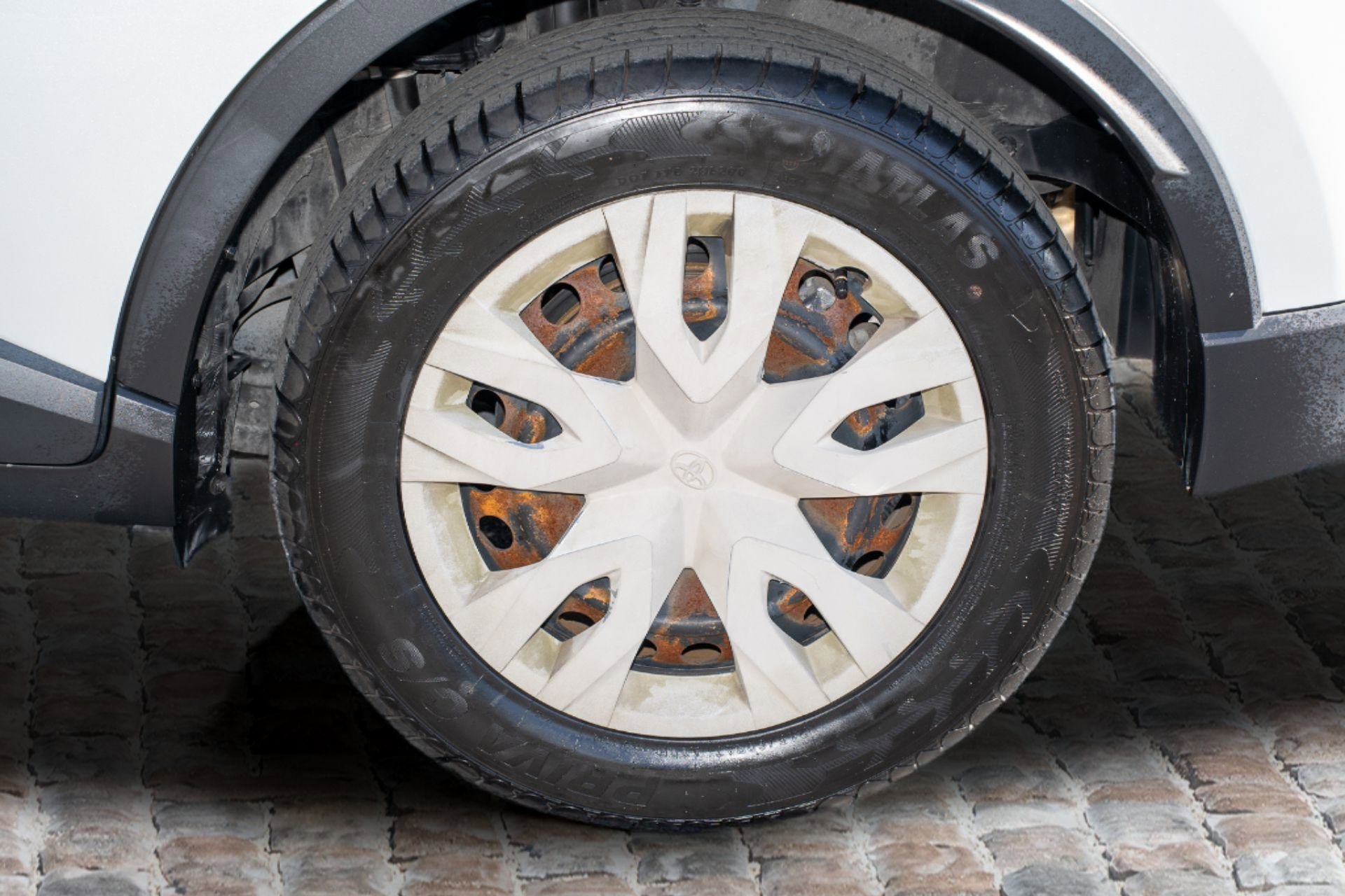 Used 2019 Toyota C-HR LE image 38