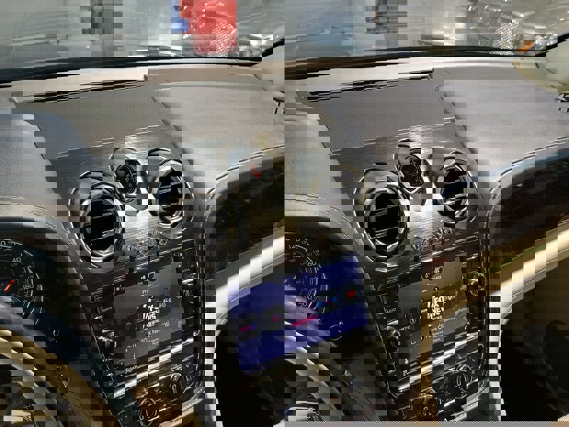 Used 2017 Bentley Bentayga image 19