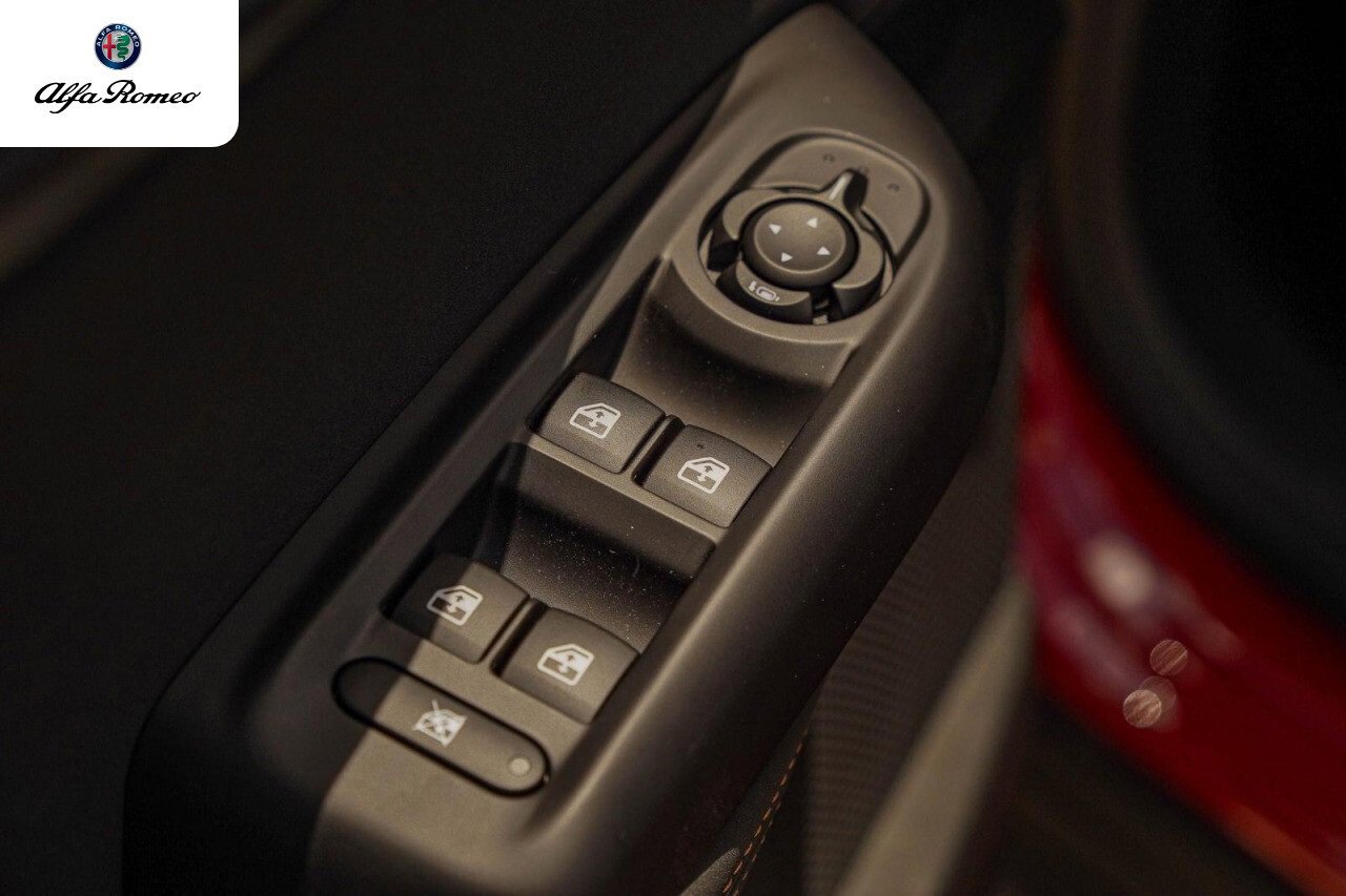 New 2025 Alfa Romeo Tonale image 17