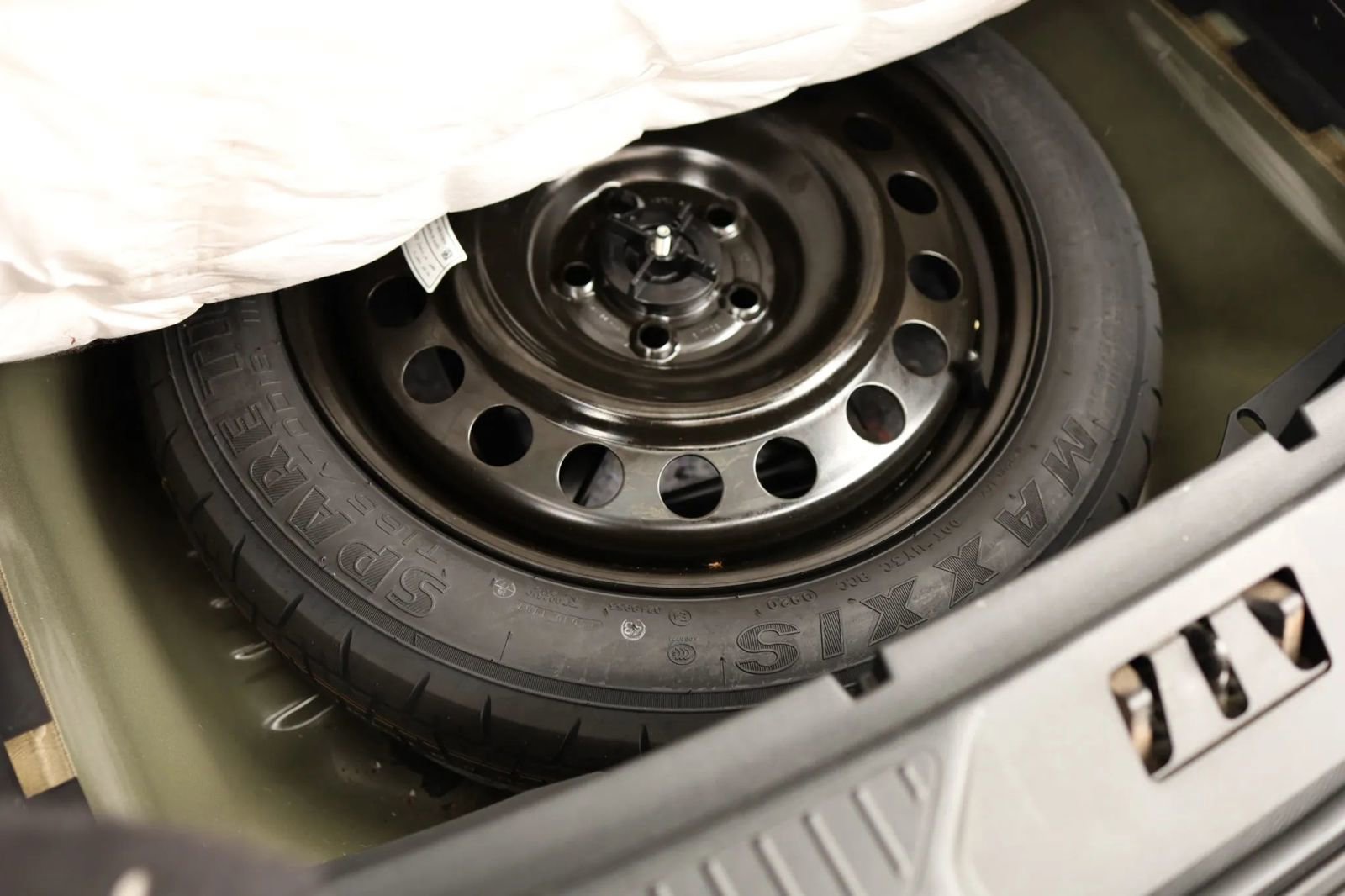 Used 2020 Ford Explorer XLT w/ Comfort Package image 35