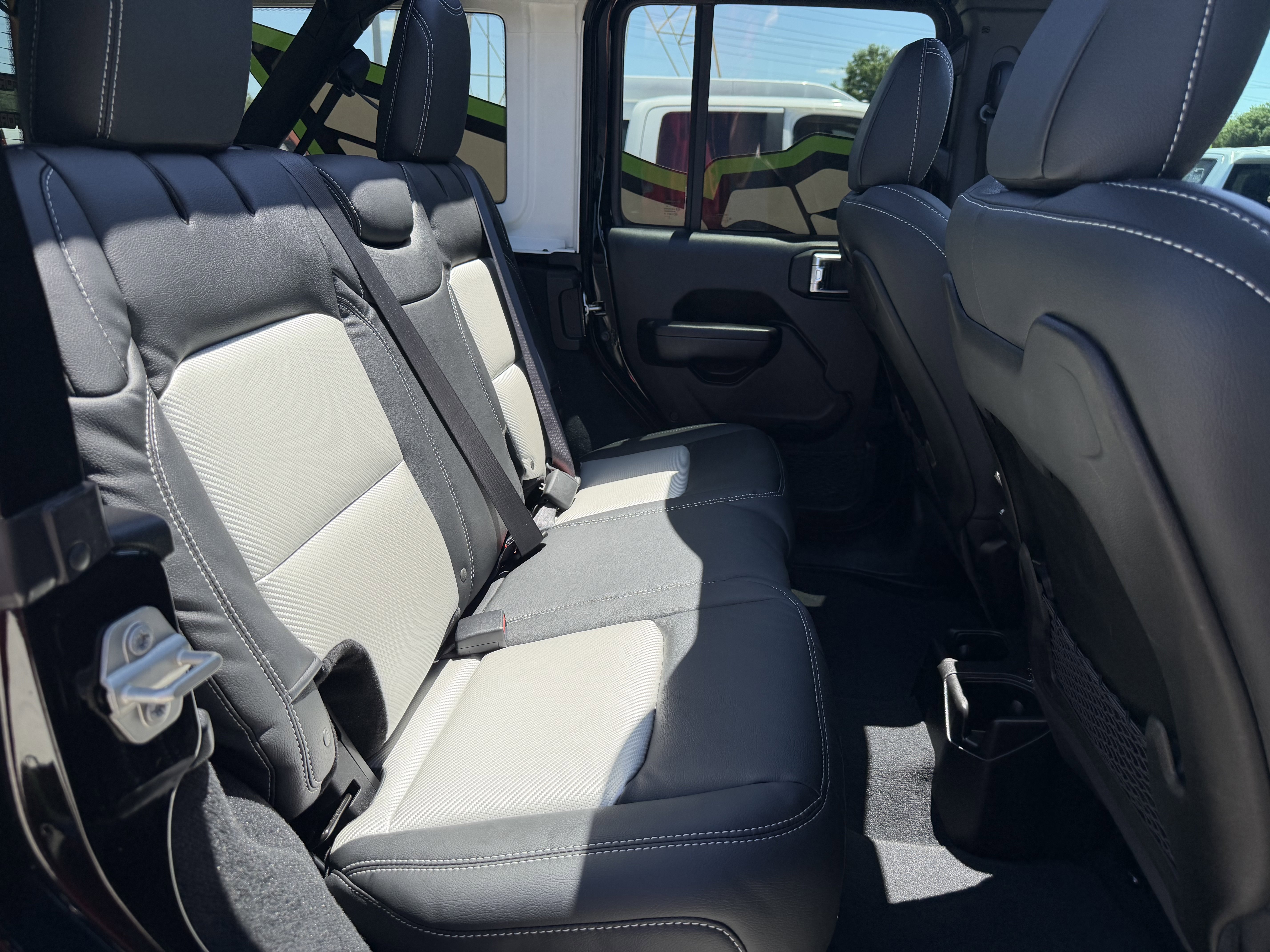 Used 2024 Jeep Wrangler Unlimited Rubicon AWD/4WD image 27