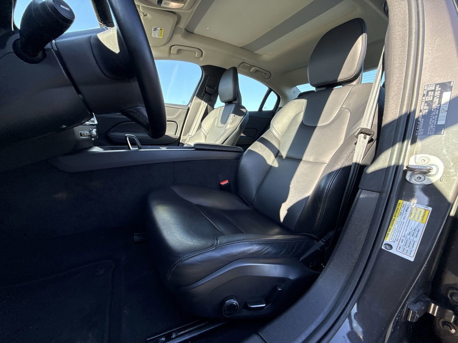 Used 2024 Volvo S60 B5 Core image 12