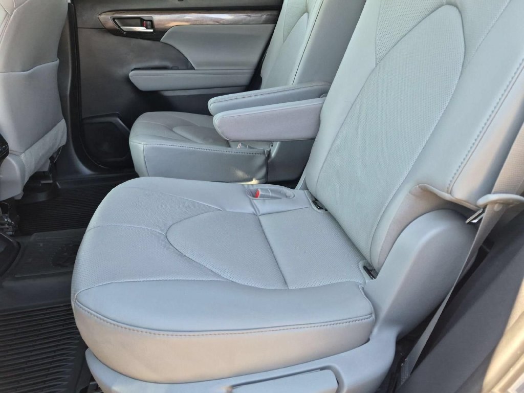 Used 2023 Toyota Highlander Limited AWD/4WD image 26