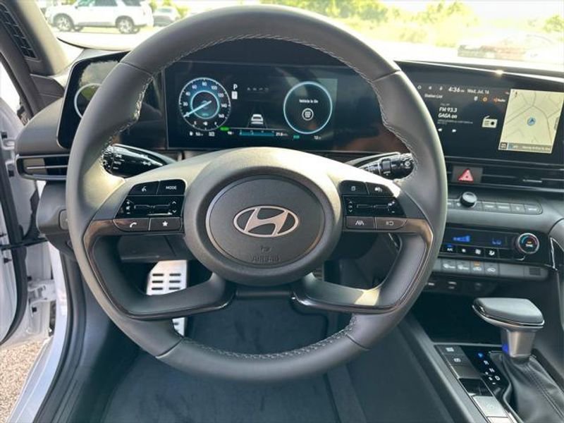 New 2025 Hyundai Elantra SEL image 10