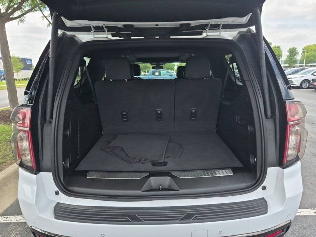 Used 2022 Chevrolet Suburban RST w/ Luxury Package AWD/4WD image 17