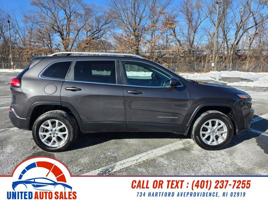 Used 2014 Jeep Cherokee Latitude w/ Cold Weather Group AWD/4WD image 6