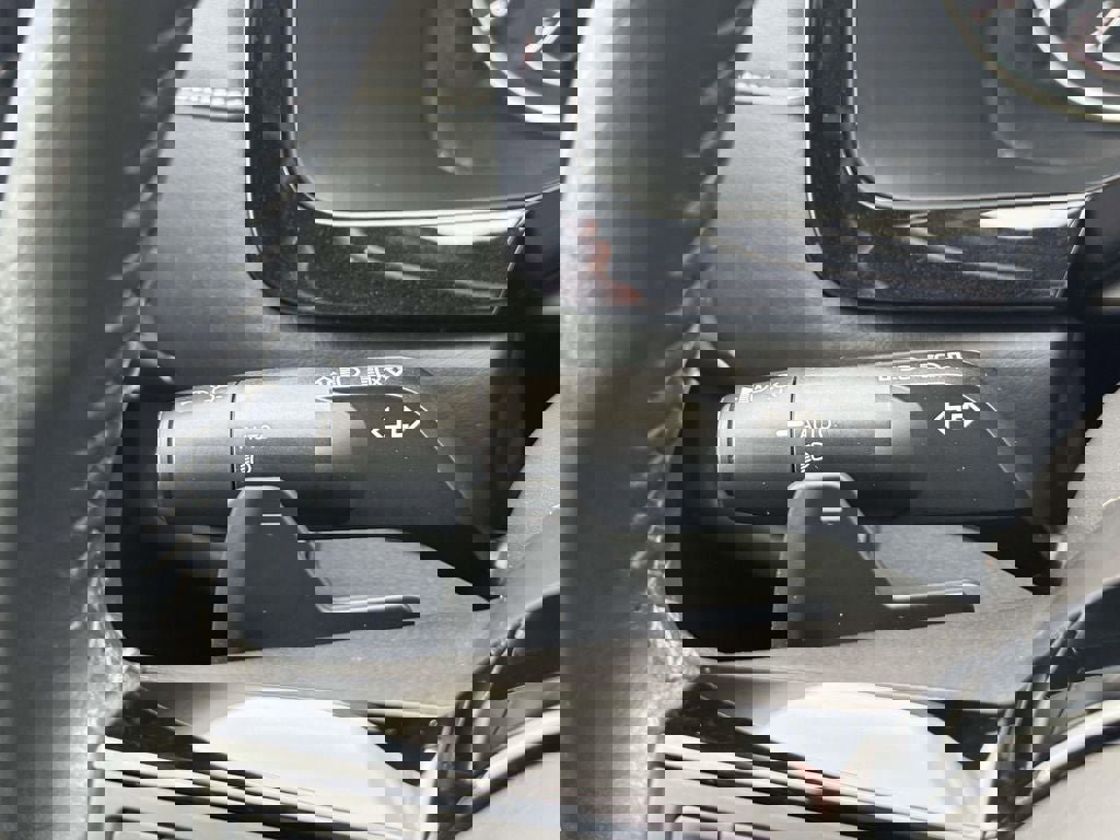 Used 2022 Nissan Pathfinder SV image 23