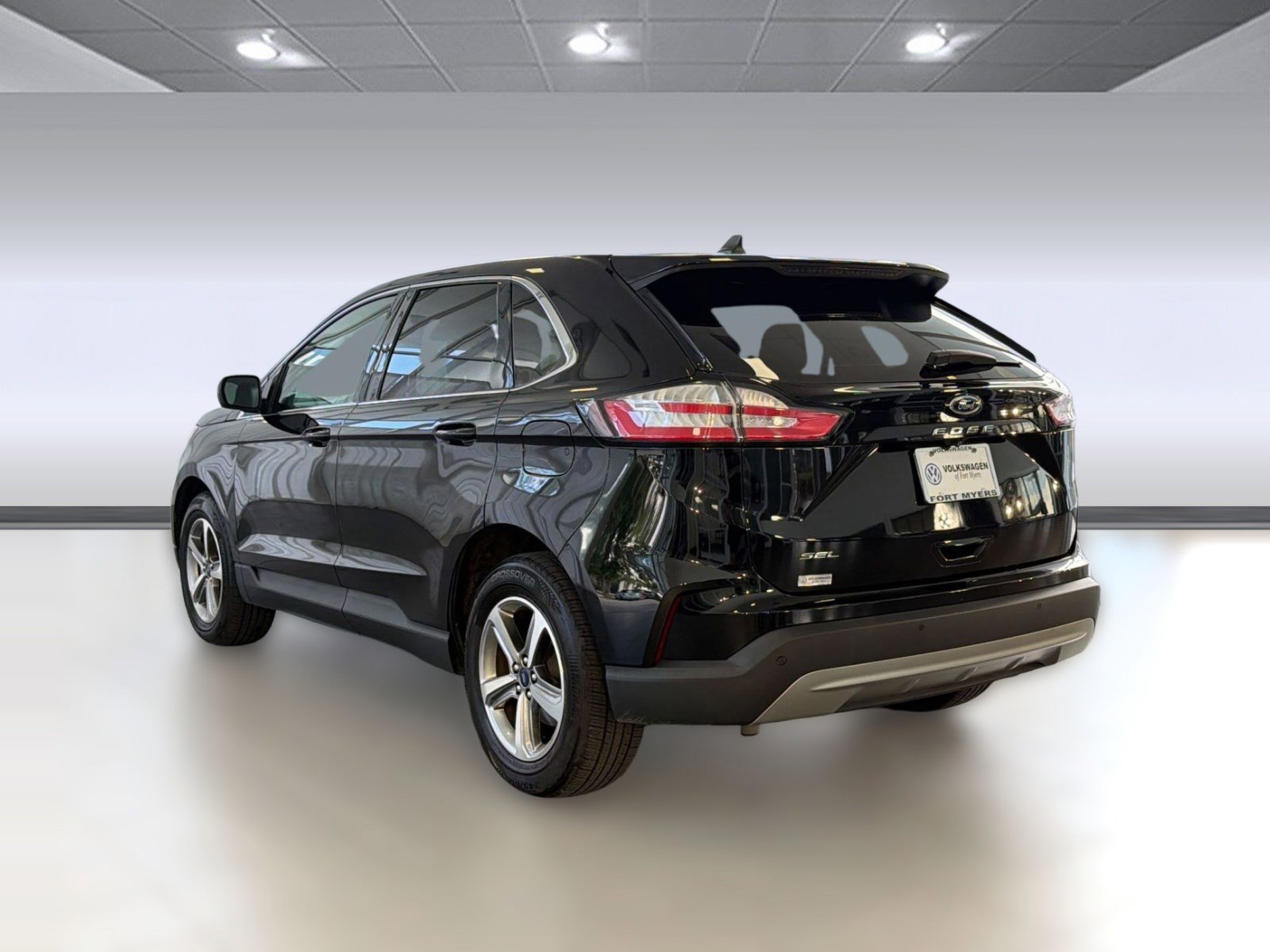 Used 2021 Ford Edge SEL w/ Convenience Package image 3
