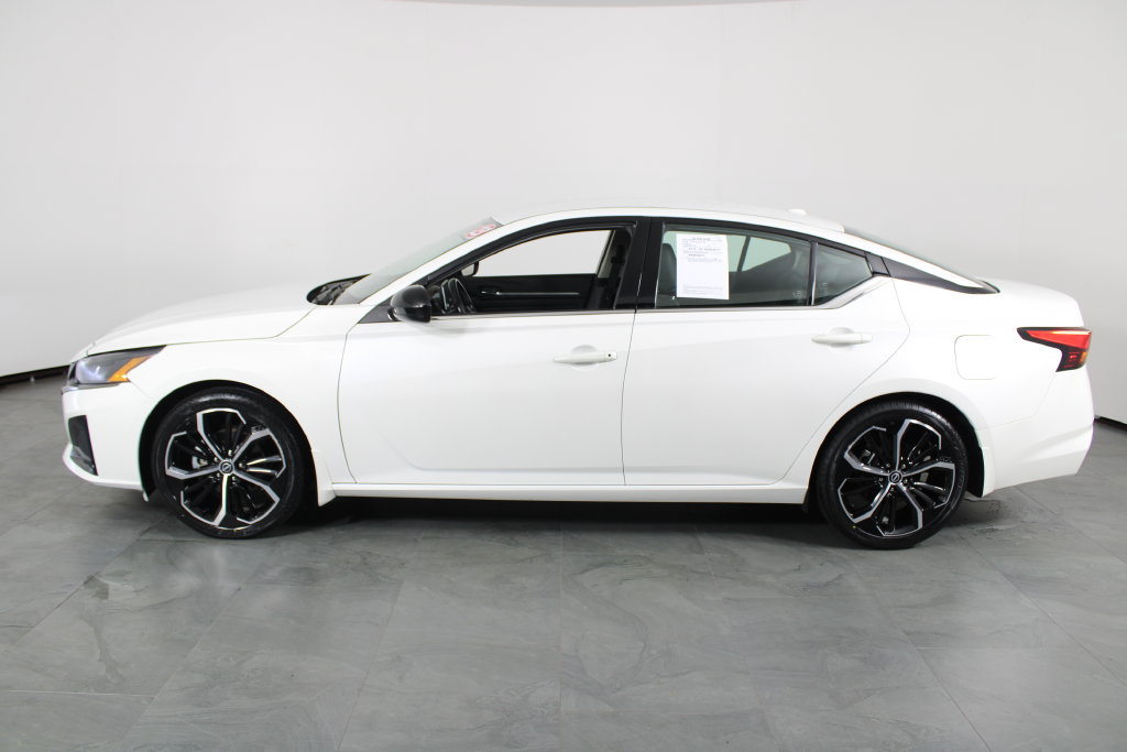Certified 2023 Nissan Altima 2.5 SR FWD image 14