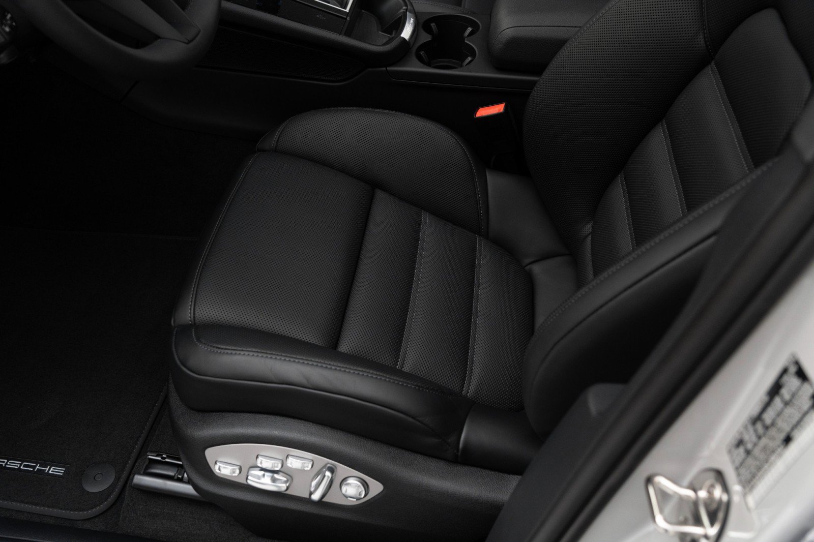 New 2025 Porsche Macan image 15