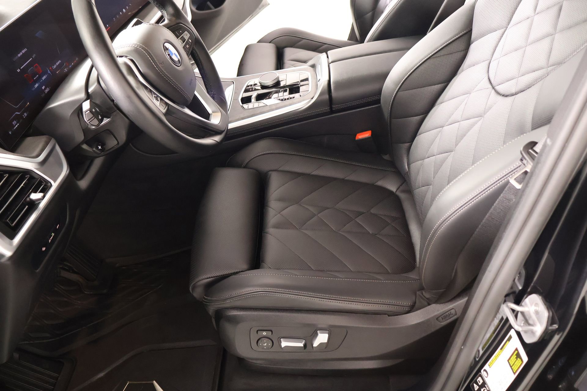 Used 2025 BMW X5 xDrive40i w/ Premium Package image 12