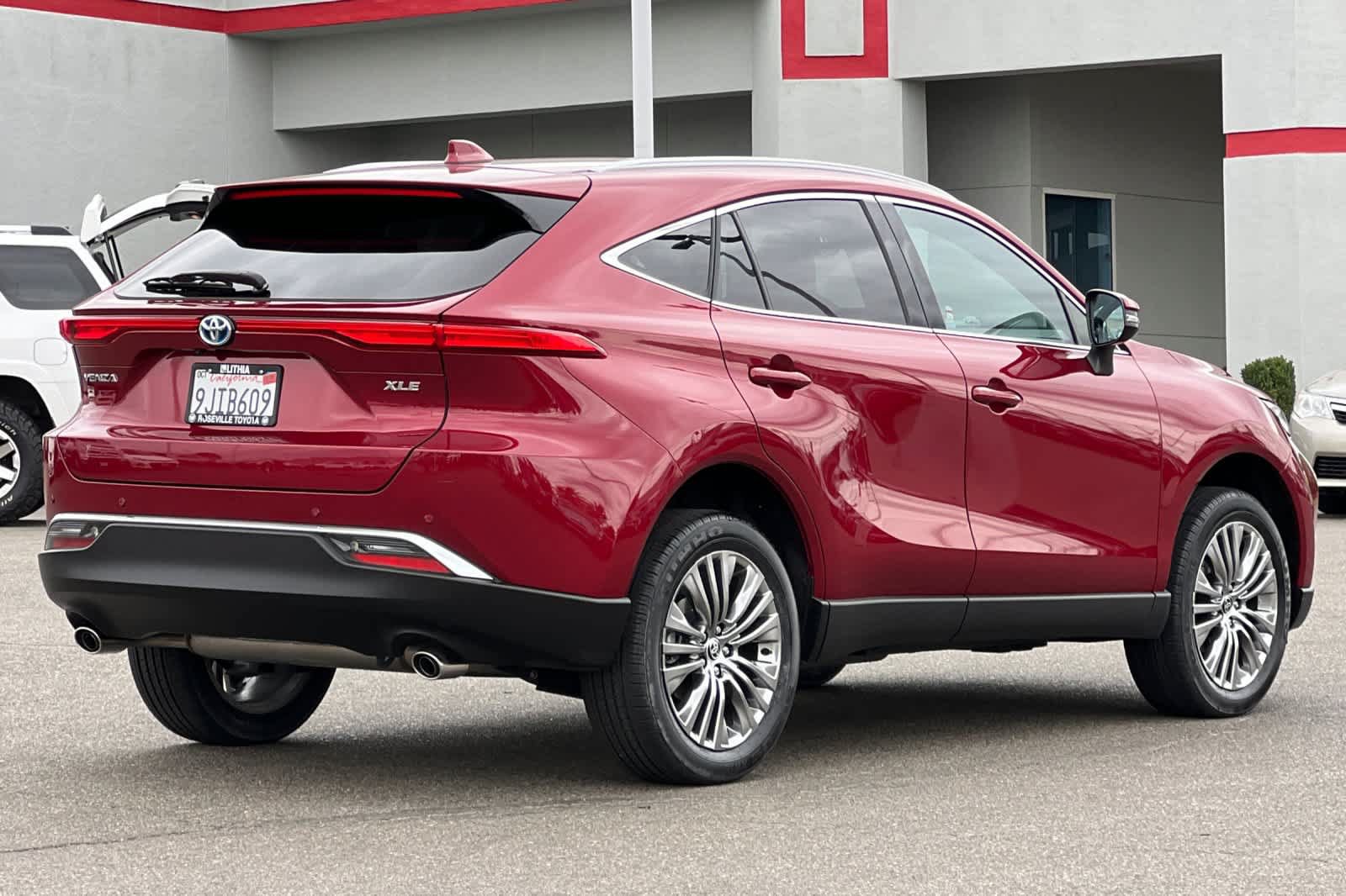 Certified 2023 Toyota Venza XLE AWD/4WD image 2