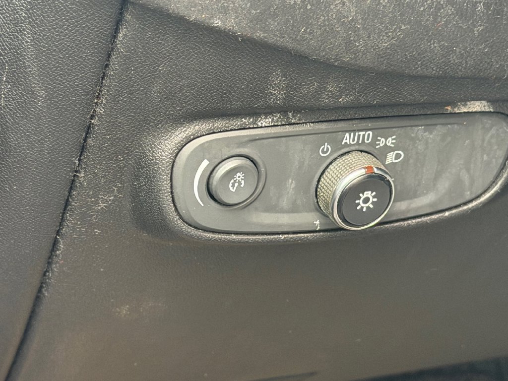 Used 2018 Chevrolet Equinox LS FWD image 11