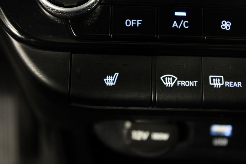 Used 2025 Hyundai Elantra SEL image 24