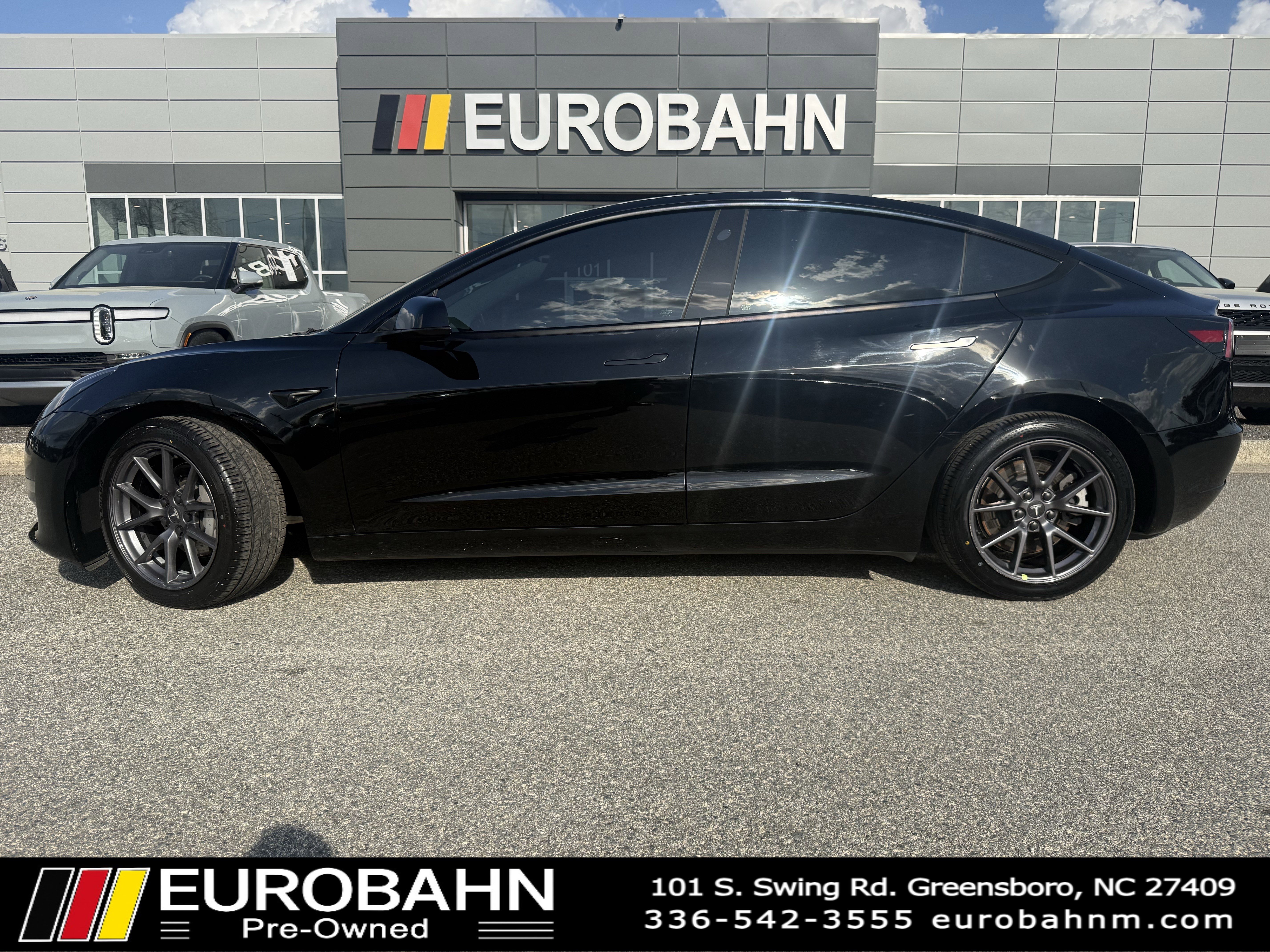 Used 2023 Tesla Model 3 Standard Range image 2