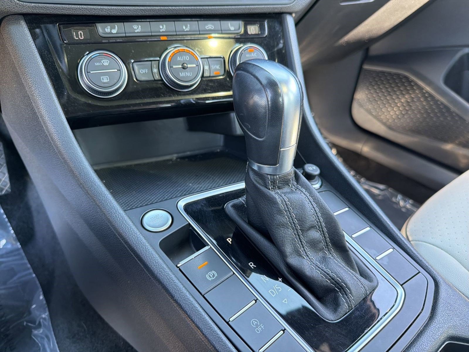 Used 2019 Volkswagen Jetta R-Line w/ R-Line Cold Weather Package image 17