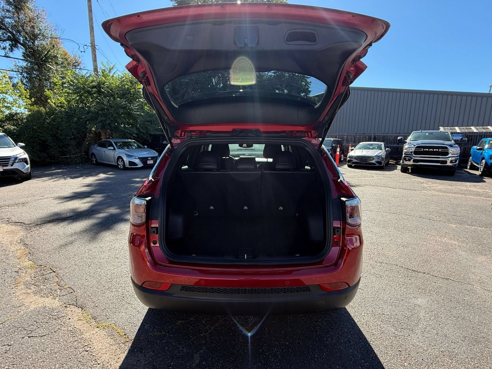 Used 2025 Jeep Compass Limited AWD/4WD image 31