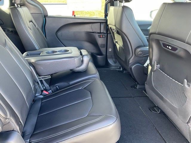 New 2026 Chrysler Pacifica Select w/ S Appearance Package image 11