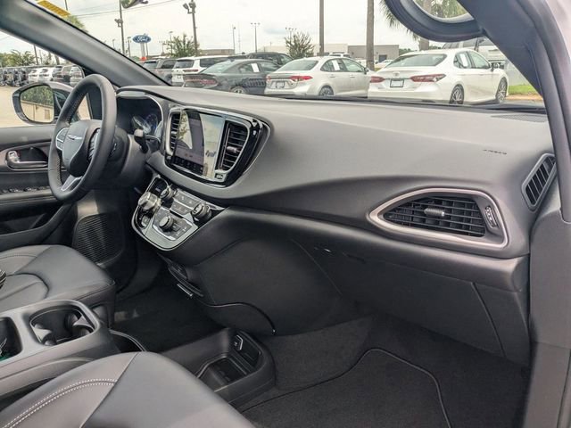 New 2026 Chrysler Voyager LX image 38