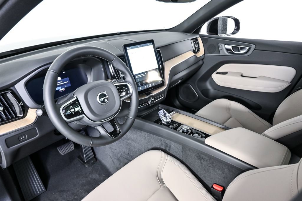 New 2026 Volvo XC60 B5 Core w/ Climate Package image 4