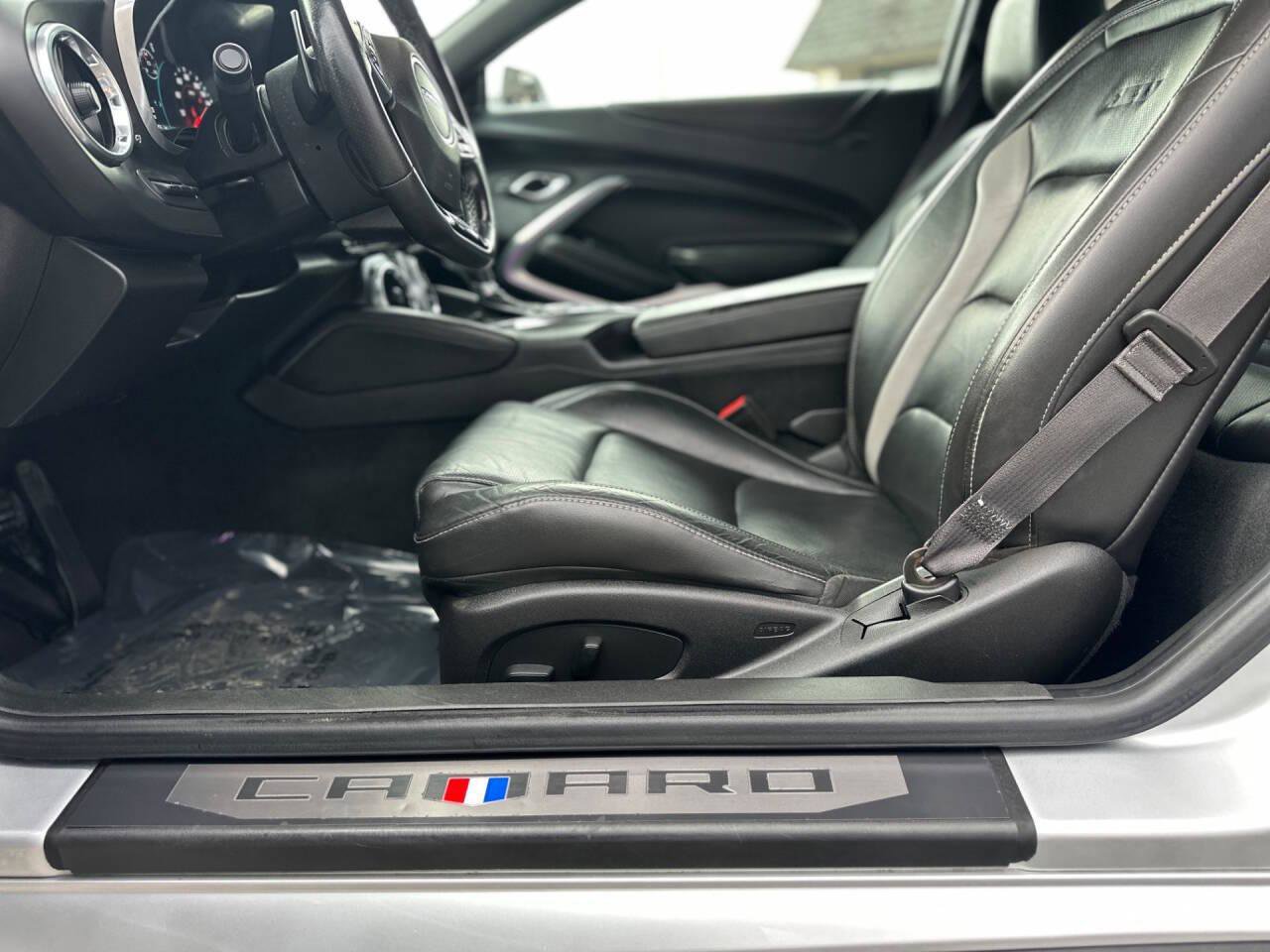Used 2017 Chevrolet Camaro SS RWD image 17