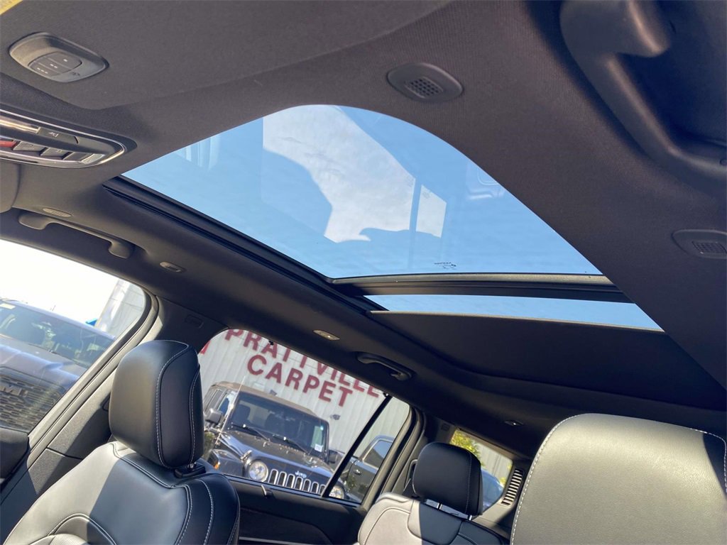 New 2025 Jeep Grand Cherokee L Limited w/ Luxury Tech Group II image 44