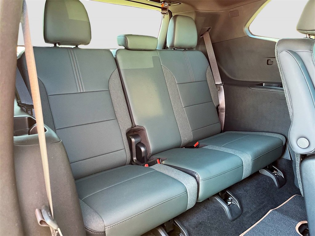 Used 2024 GMC Acadia AT4 w/ Luxury Package image 28