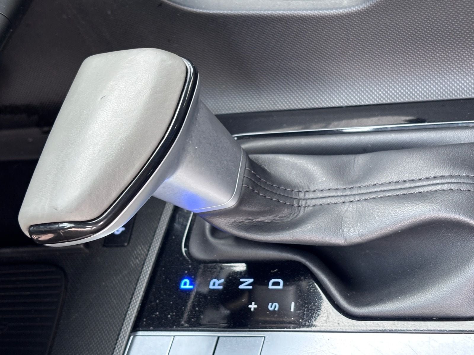Used 2025 Hyundai Elantra Sport FWD image 32