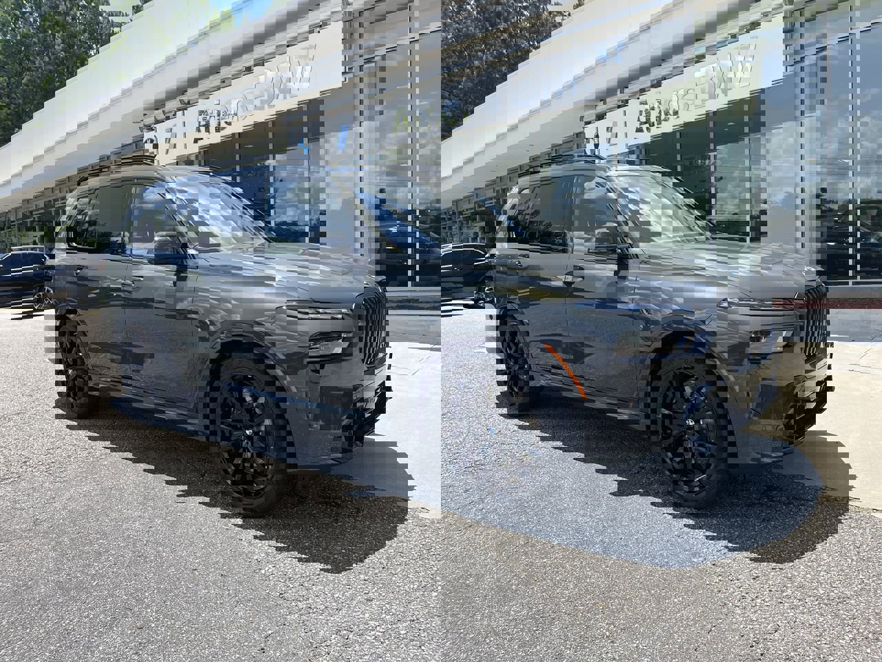 Used 2026 BMW X7 xDrive40i w/ M Sport Package image 2