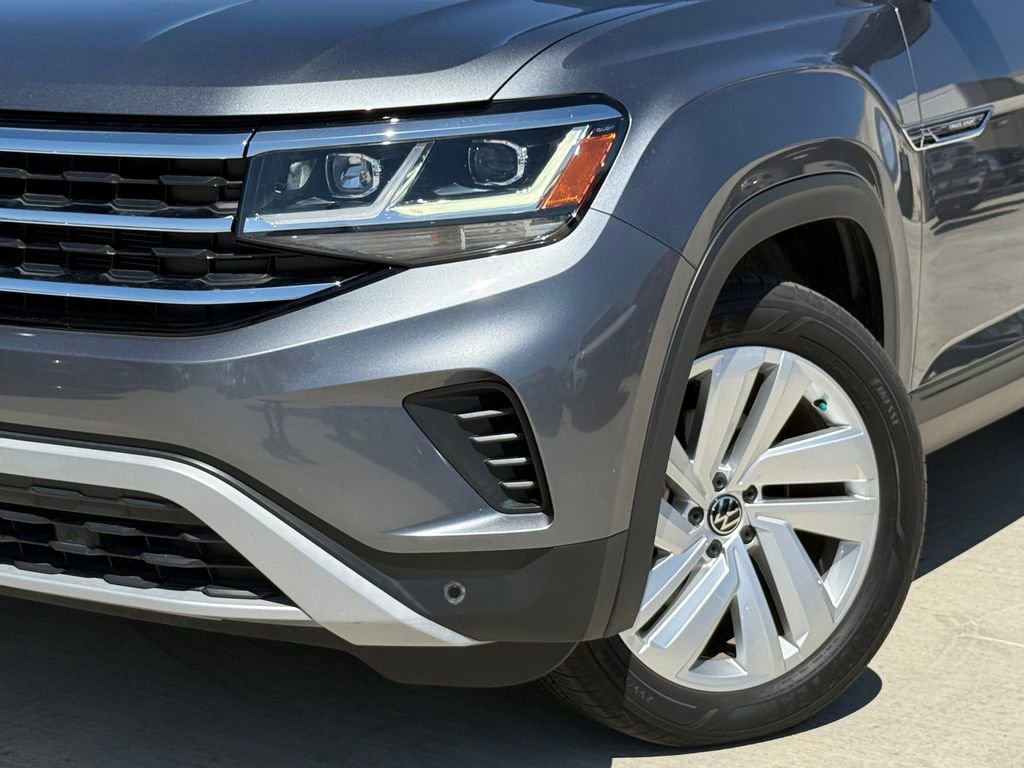 Used 2023 Volkswagen Atlas Cross Sport SE image 2