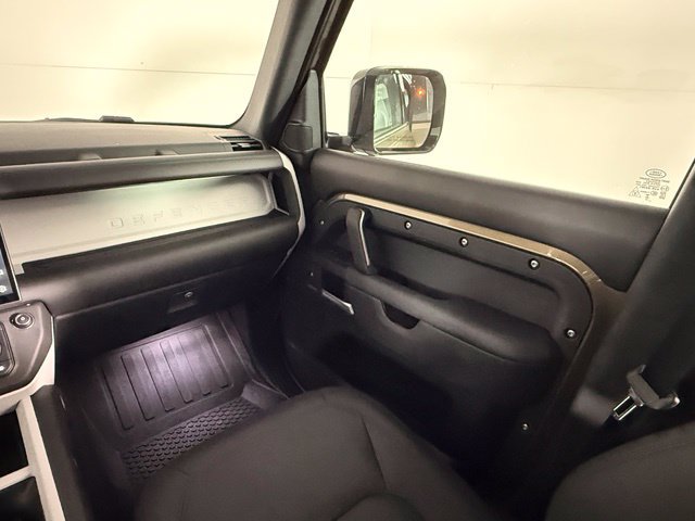 Used 2026 Land Rover Defender 110 X-Dynamic SE AWD/4WD image 18