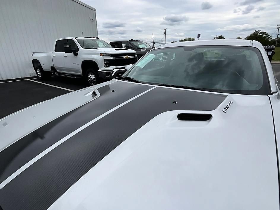 Used 2009 Dodge Challenger SRT8 w/ SRT Option Group II RWD image 9