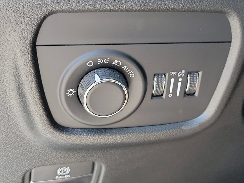 Used 2024 Jeep Grand Cherokee Laredo X AWD/4WD image 30