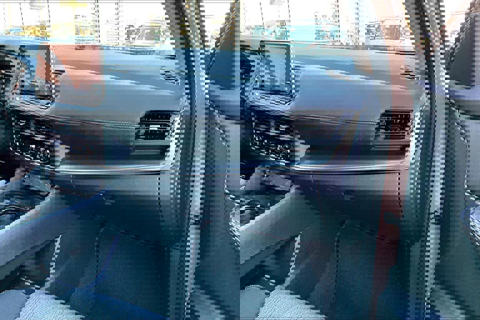 Used 2025 Nissan Rogue SV image 16