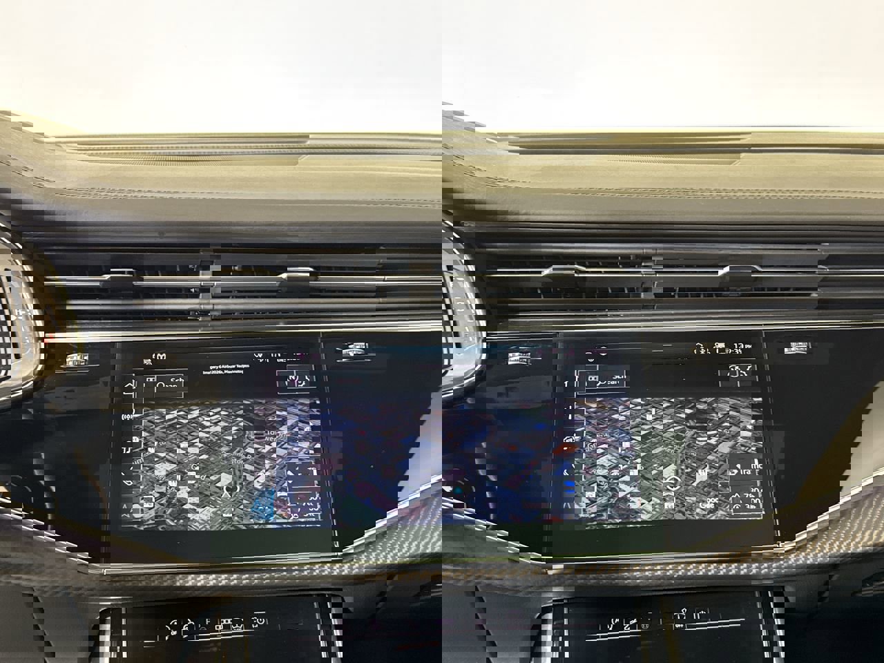 Certified 2025 Audi RS Q8 performance w/ Matte Carbon Package AWD/4WD image 4