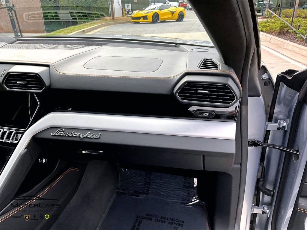 Used 2020 Lamborghini Urus AWD/4WD image 15