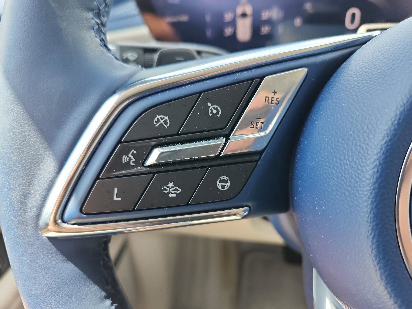 Used 2025 Buick Enclave Avenir w/ Super Cruise Package FWD image 23