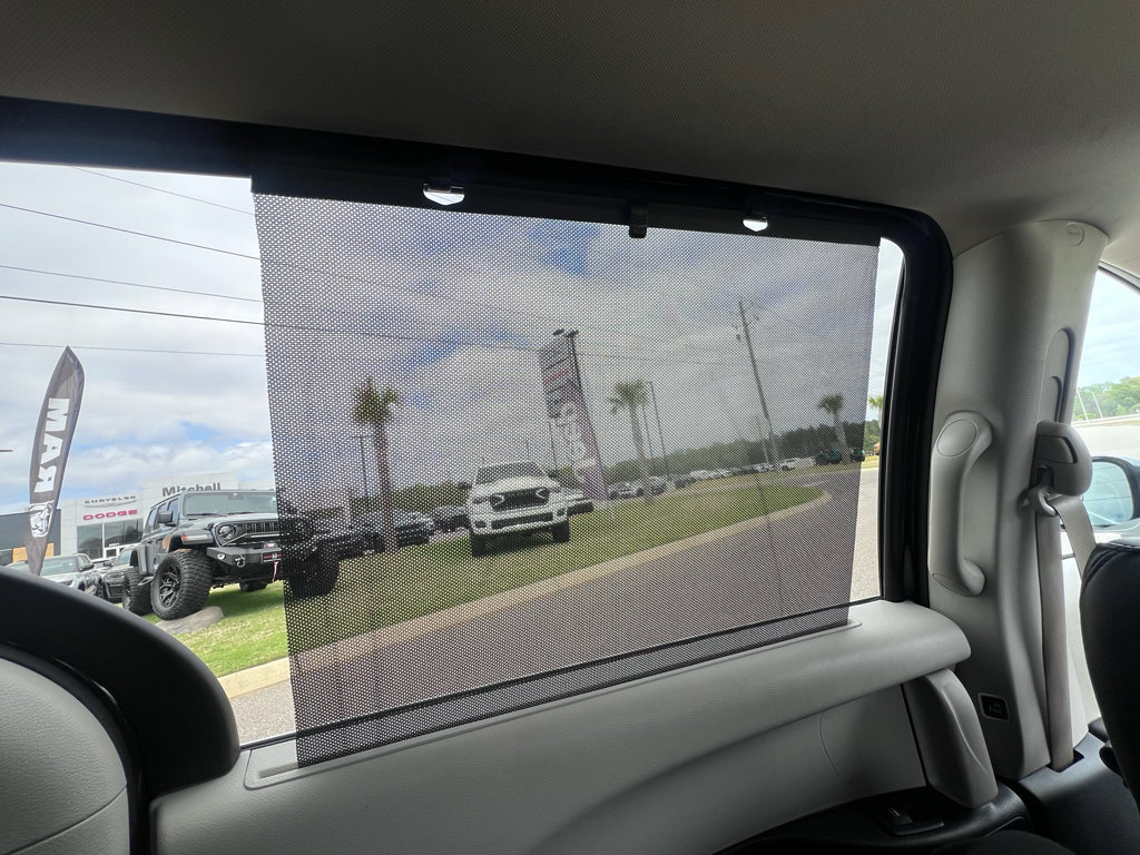 Used 2024 Chrysler Pacifica Touring-L image 17