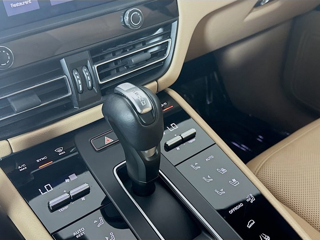 Certified 2022 Porsche Macan image 19