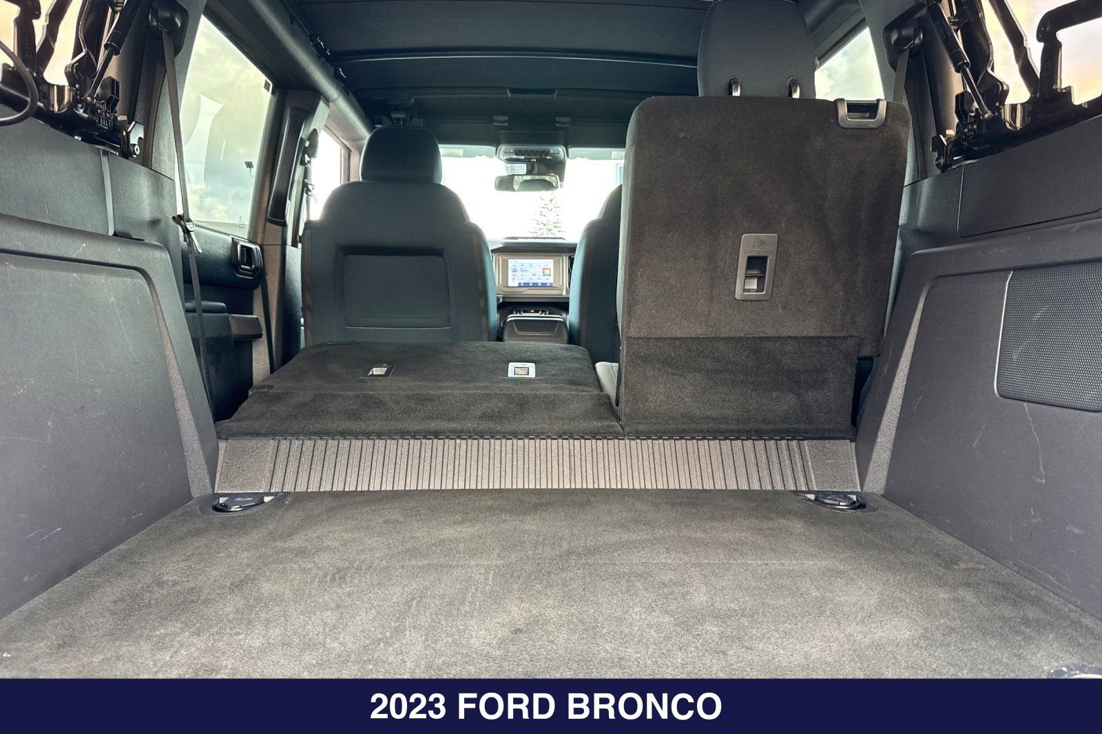 Used 2023 Ford Bronco Outer Banks w/ Sasquatch Package AWD/4WD image 16