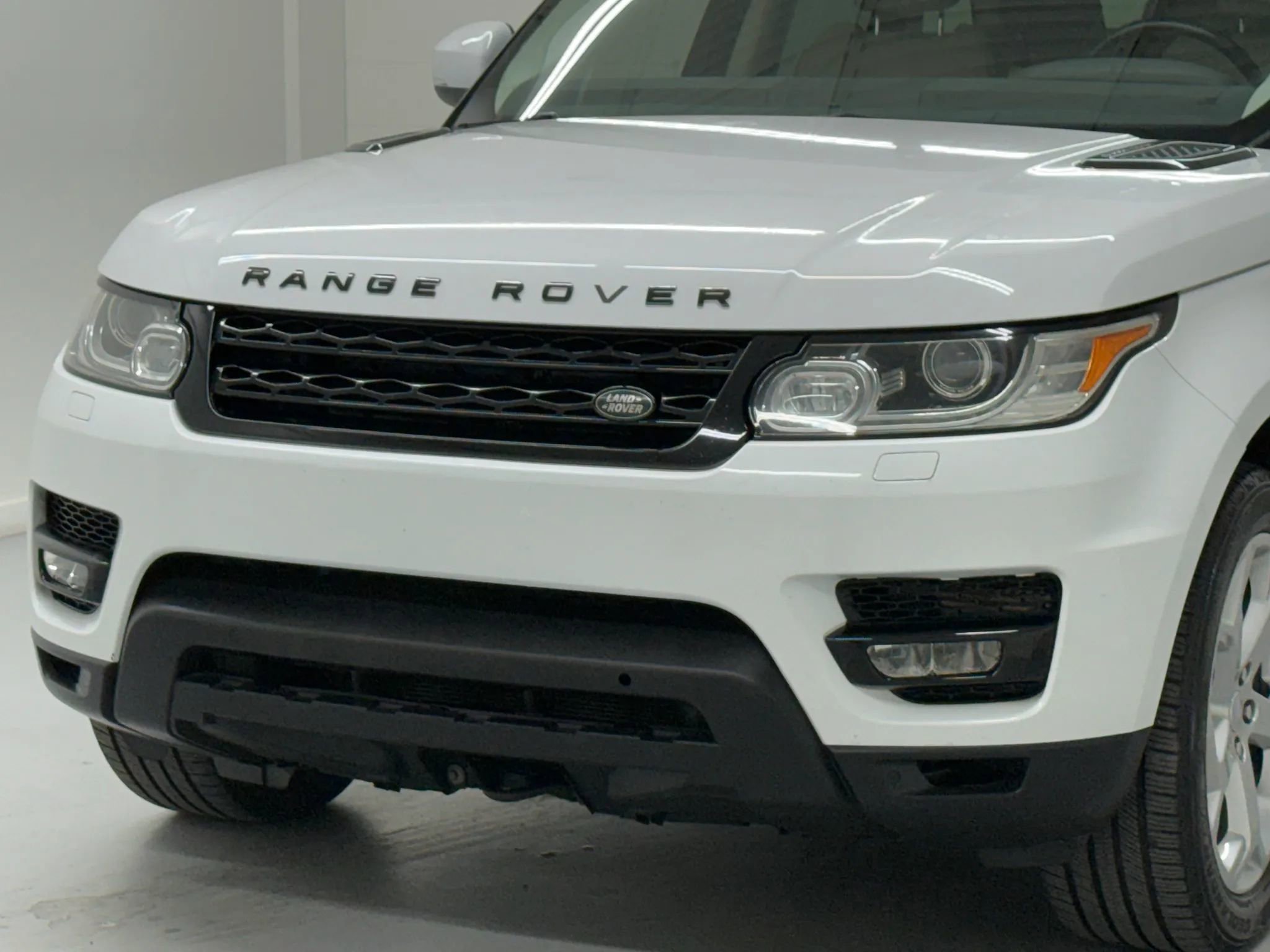 Used 2016 Land Rover Range Rover Sport SE image 45