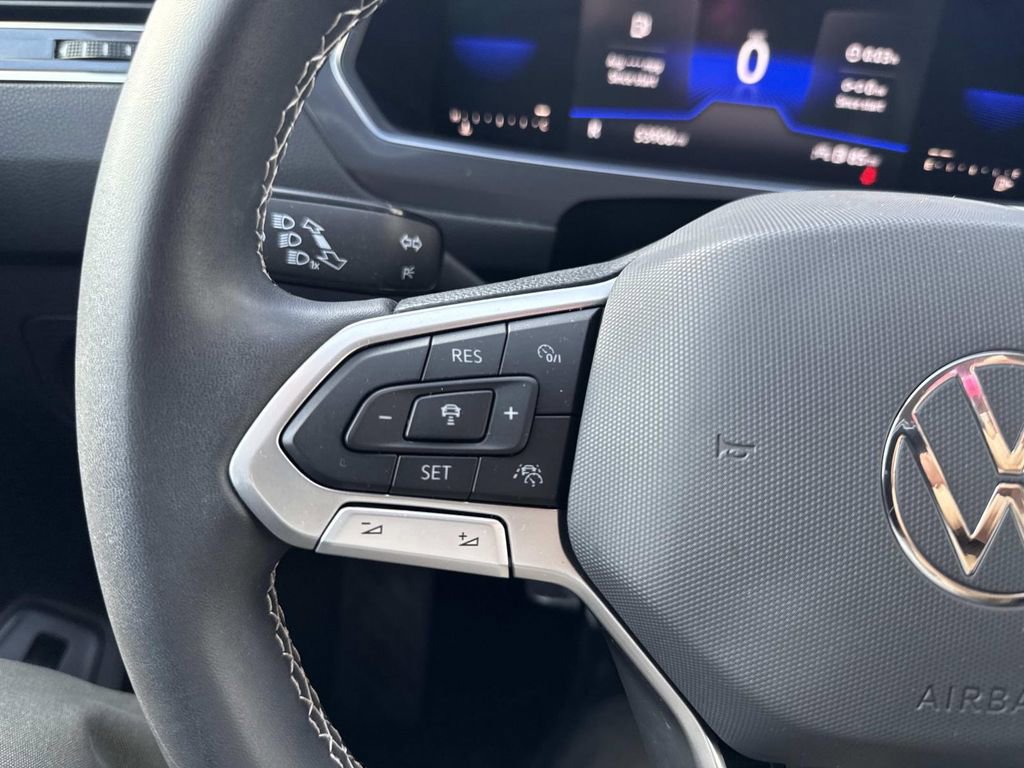 Used 2022 Volkswagen Tiguan SE image 30