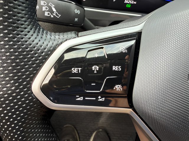 Used 2024 Volkswagen Tiguan SE R-Line AWD/4WD image 18