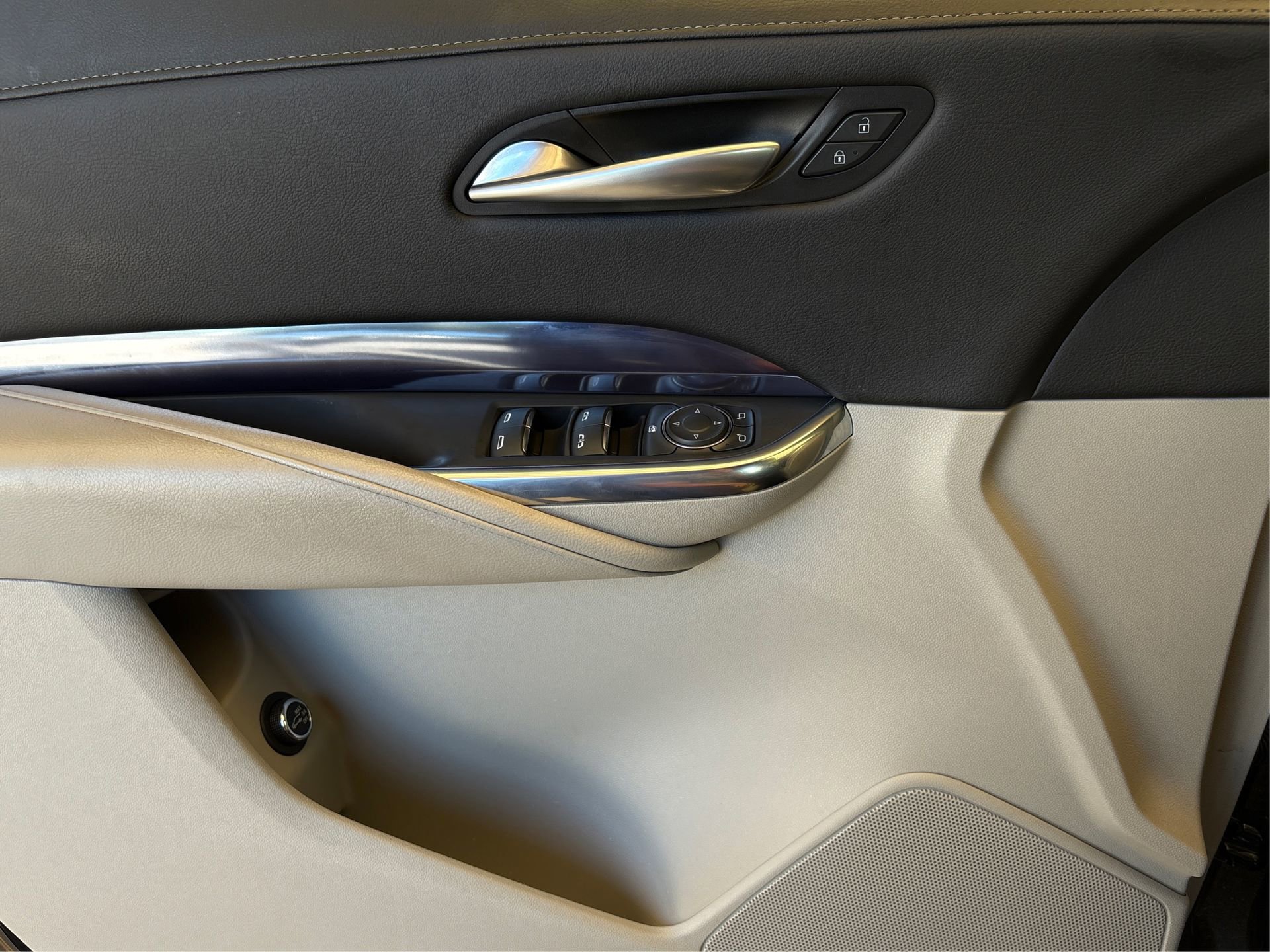 Certified 2023 Cadillac XT4 Luxury w/ Driver Awareness Package image 23