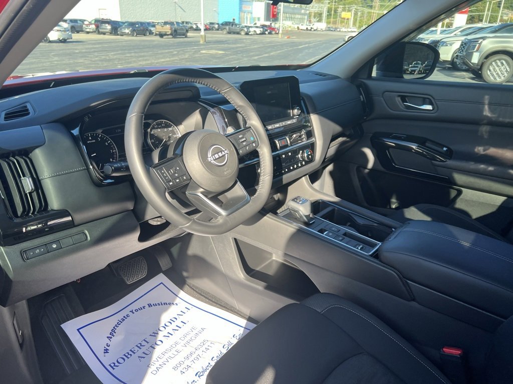 Used 2022 Nissan Pathfinder SV w/ SV Black Package image 15