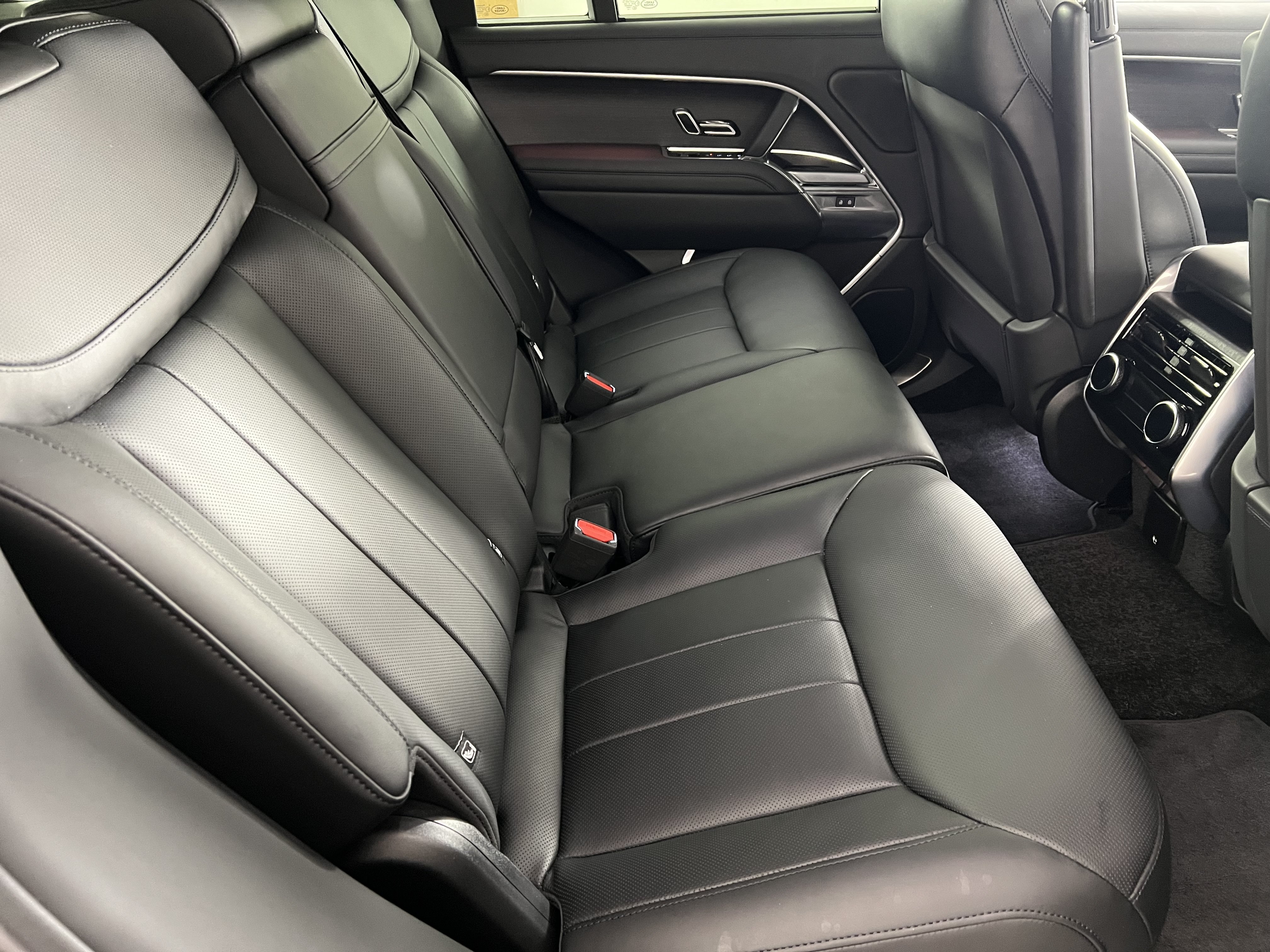Used 2025 Land Rover Range Rover SE AWD/4WD image 23
