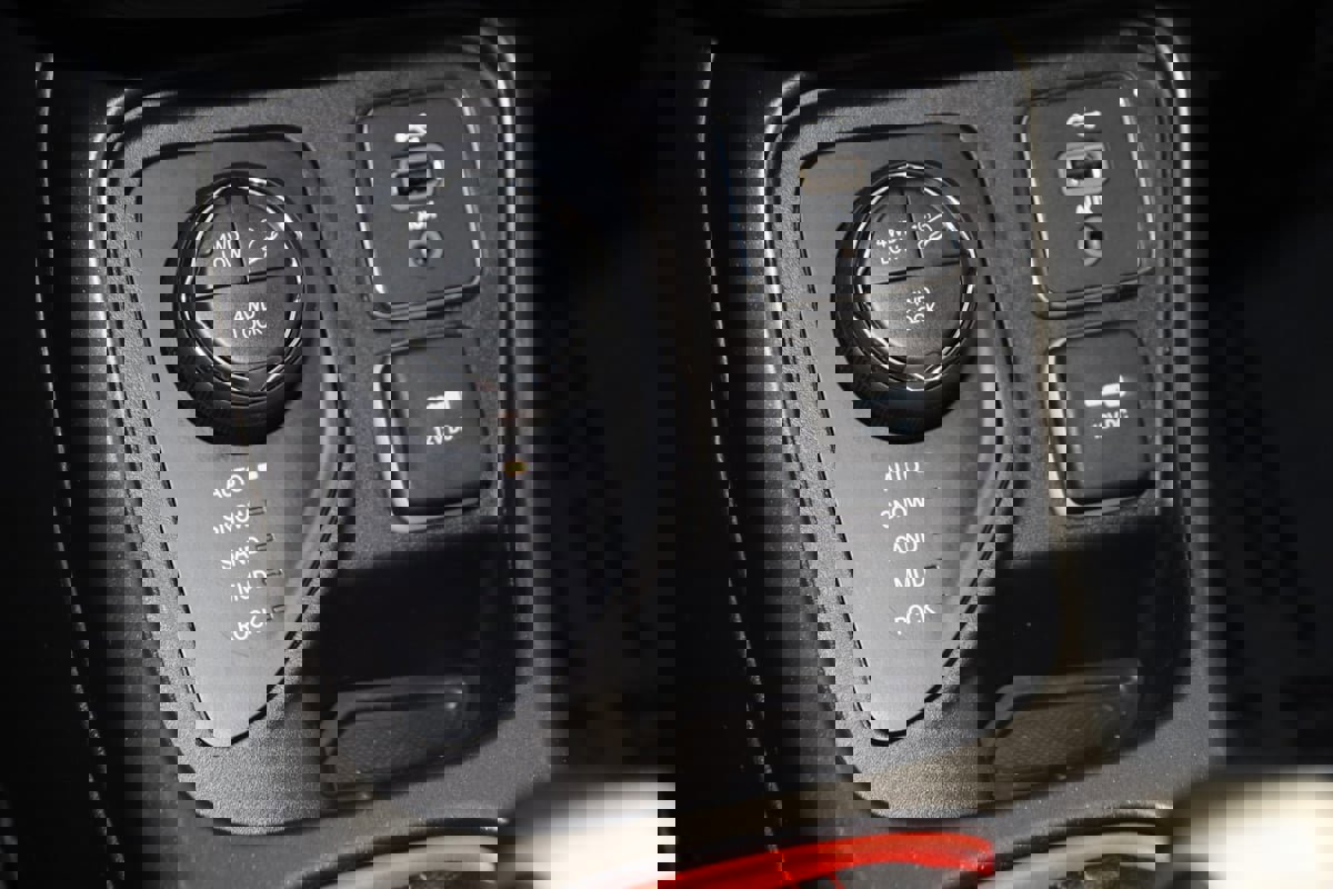 Used 2018 Jeep Compass Trailhawk w/ Safe & Security Group image 26