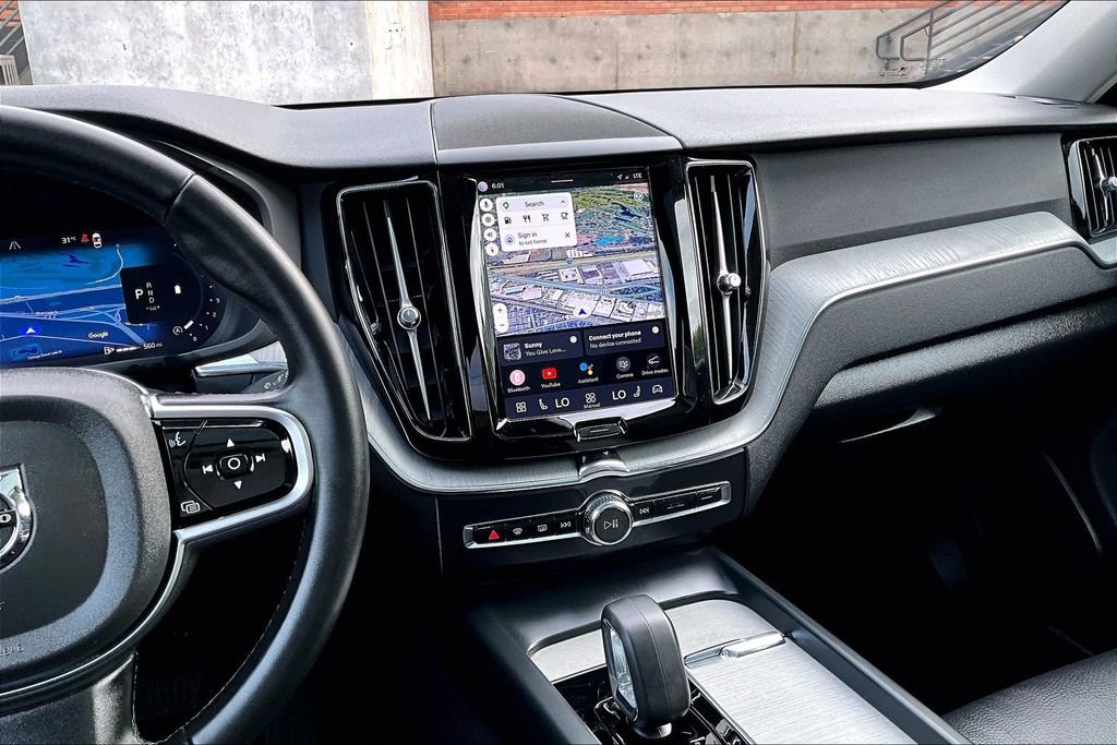 Used 2025 Volvo XC60 B5 Plus AWD/4WD image 9